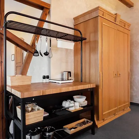 Atrium Apartment *