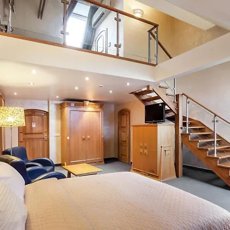 Atrium Apartment *